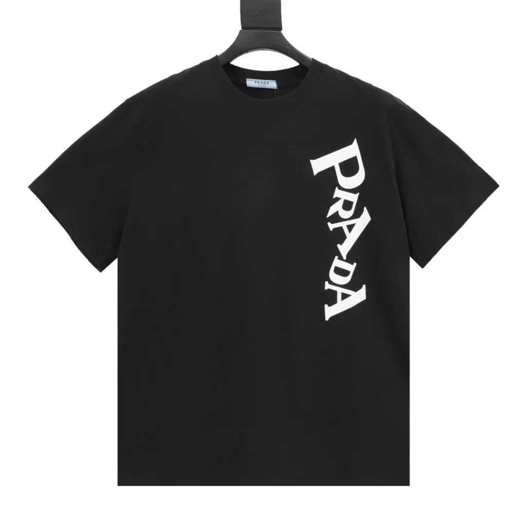 prada-print-logo-t-shirt-4.webp